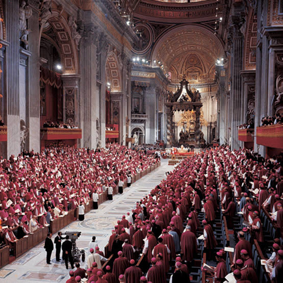 Papa Francesco dialoga con sacerdoti
